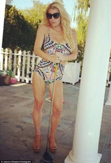 Jessica Simpson feet photo thumbnail