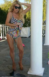 Jessica Simpson feet photo thumbnail