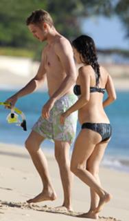 Rachel Bilson feet photo thumbnail