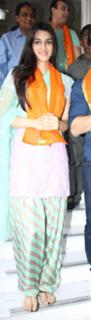 Kriti Sanon feet photo thumbnail