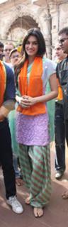 Kriti Sanon feet photo thumbnail