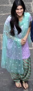 Kriti Sanon feet photo thumbnail