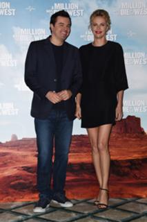Charlize Theron feet photo thumbnail