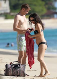 Rachel Bilson feet photo thumbnail