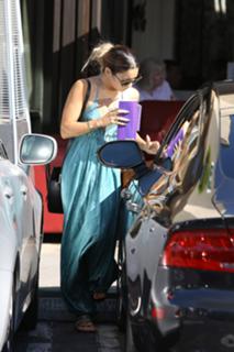 Vanessa Hudgens feet photo thumbnail