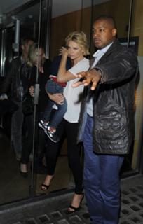Charlize Theron feet photo thumbnail