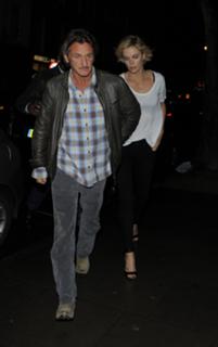 Charlize Theron feet photo thumbnail