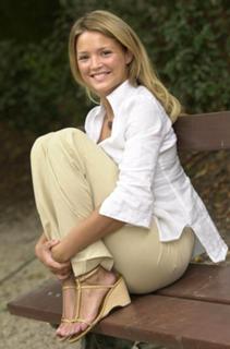 Virginie Efira feet photo thumbnail