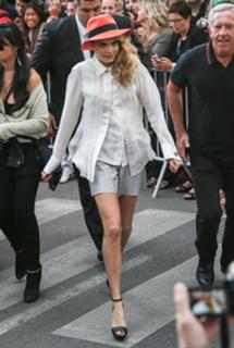 Cara Delevingne feet photo thumbnail