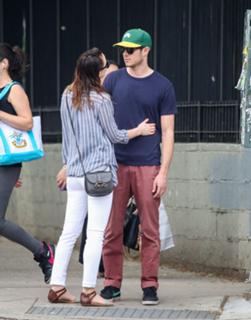 Leighton Meester feet photo thumbnail