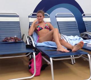 Justine Ezarik feet photo thumbnail