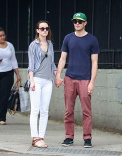 Leighton Meester feet photo thumbnail
