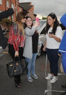 Demi Lovato feet photo thumbnail