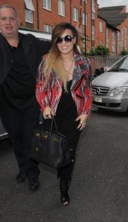 Demi Lovato feet photo thumbnail