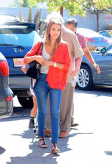 Jessica Alba feet photo thumbnail