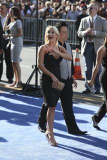 Emily Osment feet photo thumbnail