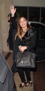 Demi Lovato feet photo thumbnail