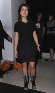 Salma Hayek feet photo thumbnail