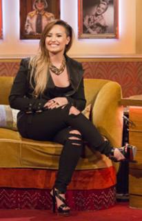 Demi Lovato feet photo thumbnail