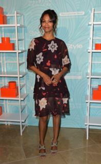 Zoe Saldana feet photo thumbnail