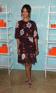 Zoe Saldana feet photo thumbnail