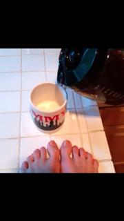 Emmy Rossum feet photo thumbnail
