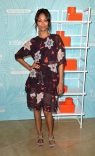 Zoe Saldana feet photo thumbnail