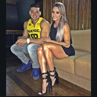 Juliana Salimeni feet photo thumbnail