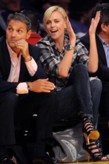 Charlize Theron feet photo thumbnail