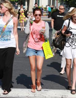 Ashley Tisdale feet photo thumbnail
