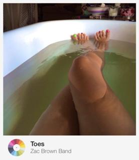 Lily Allen feet photo thumbnail