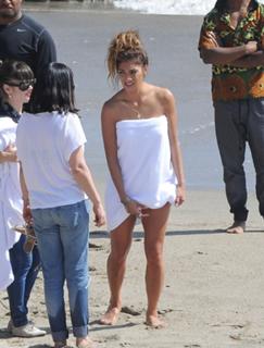 Nicole Scherzinger feet photo thumbnail