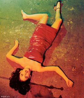 Rose McGowan feet photo thumbnail