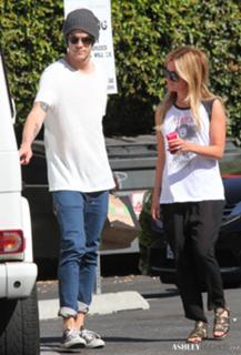 Ashley Tisdale feet photo thumbnail