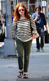 Julianne Moore feet photo thumbnail
