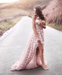 Michelle Keegan feet photo thumbnail