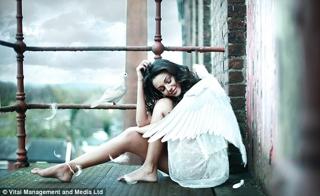 Michelle Keegan feet photo thumbnail
