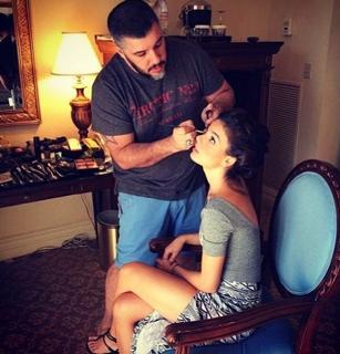 Isis Valverde feet photo thumbnail