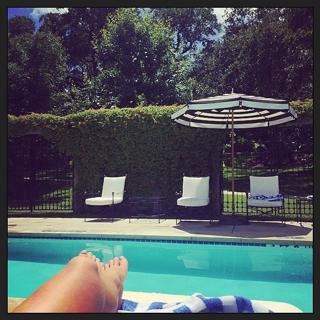 Julianne Hough feet photo thumbnail