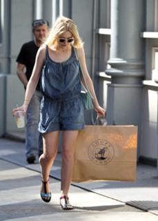 Dakota Fanning feet photo thumbnail
