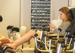 Gillian Jacobs feet photo thumbnail