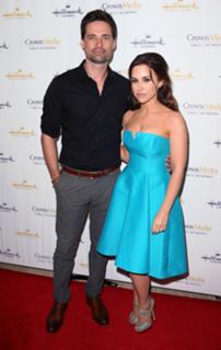 Lacey Chabert feet photo thumbnail