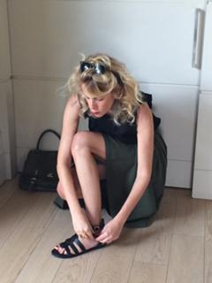 Alessia Marcuzzi feet photo thumbnail