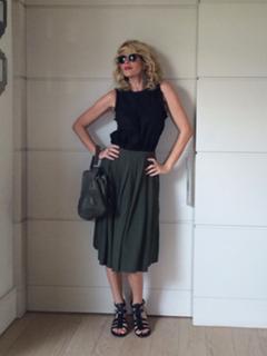 Alessia Marcuzzi feet photo thumbnail