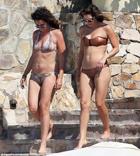 Katharine McPhee feet photo thumbnail