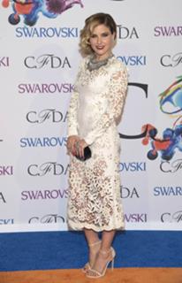 Sophia Bush feet photo thumbnail