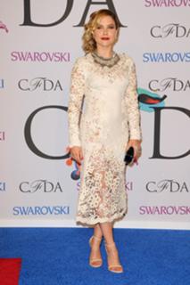 Sophia Bush feet photo thumbnail