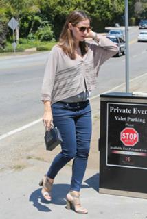 Jennifer Garner feet photo thumbnail