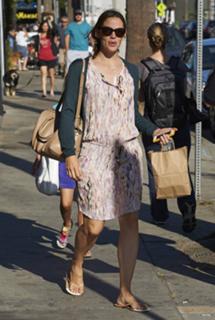 Jennifer Garner feet photo thumbnail