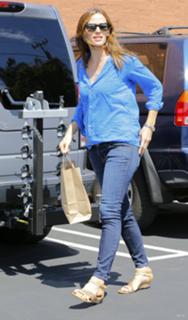 Jennifer Garner feet photo thumbnail